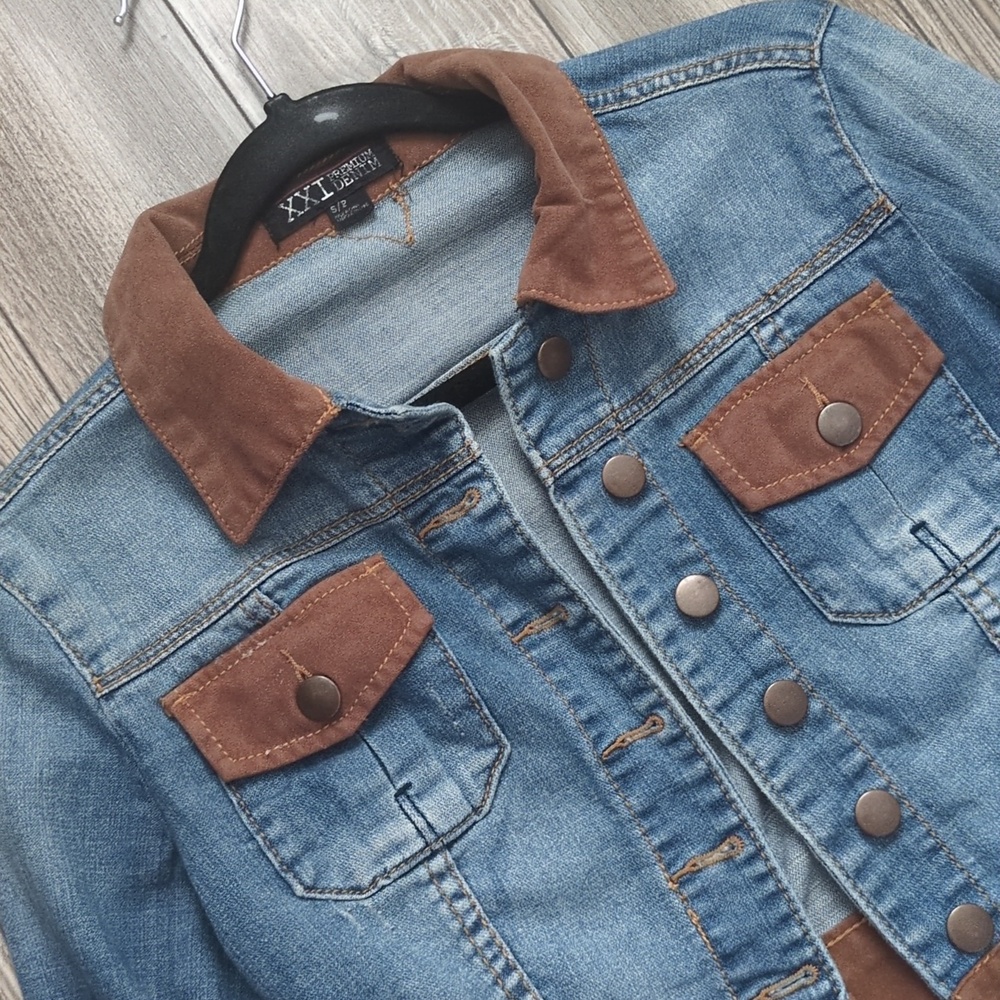 Forever 21 Blue Denim Cropped Jacket with Brown Suede Trim S - Picture 2 of 4